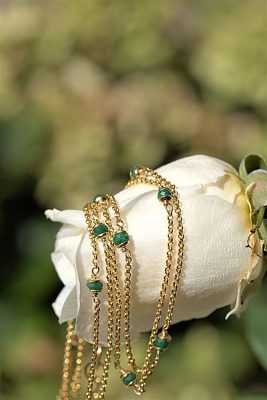 Collana lunga con smeraldi