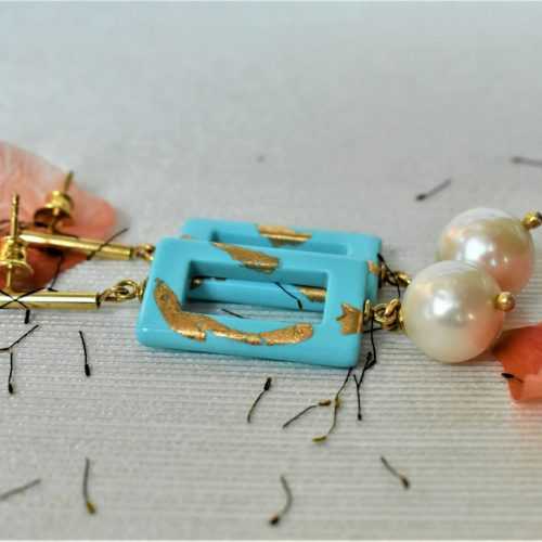 Orecchini pendenti con perle e pasta di turchese decorata foglia oro 24k